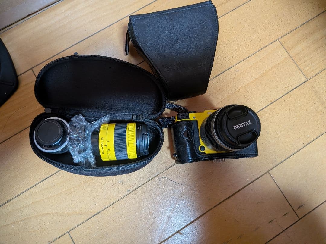 pentax q7 ダブルズームキットと単焦点01レンズ、フードカバー他