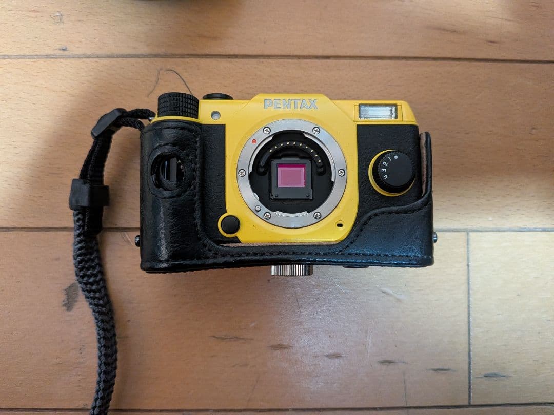 pentax q7 ダブルズームキットと単焦点01レンズ、フードカバー他