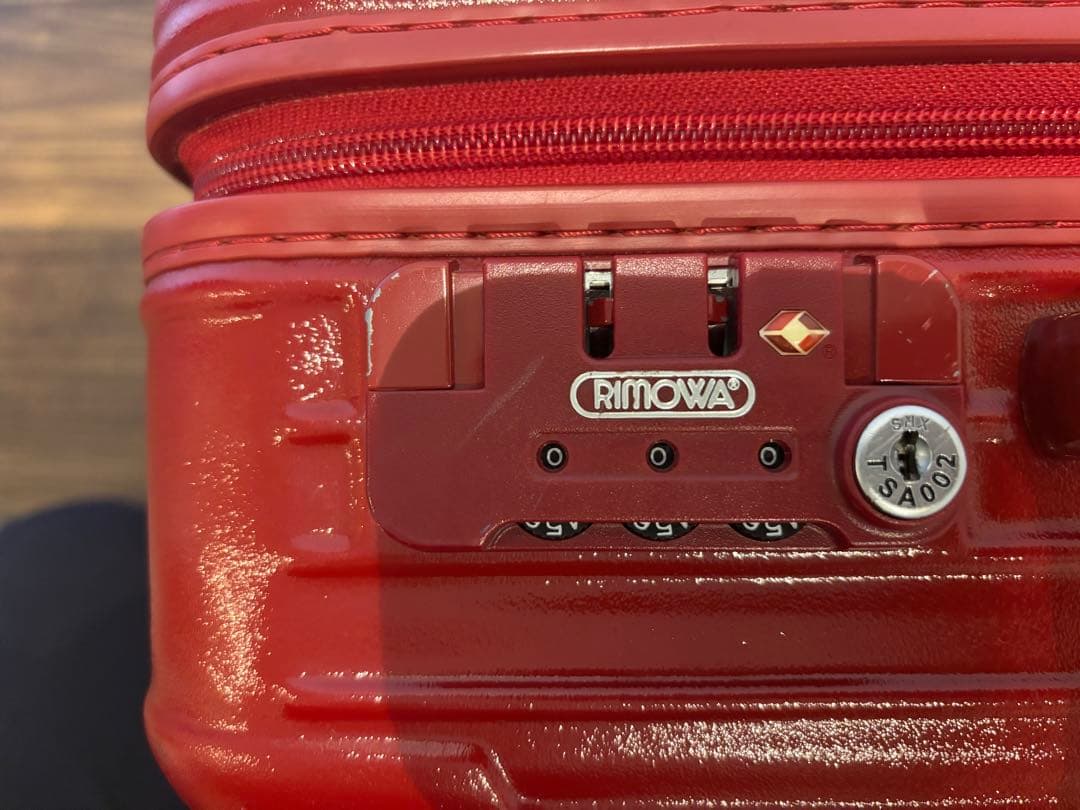 リモワRIMOWAレッド33L 2輪キャリーTSAロック付き スーツケース