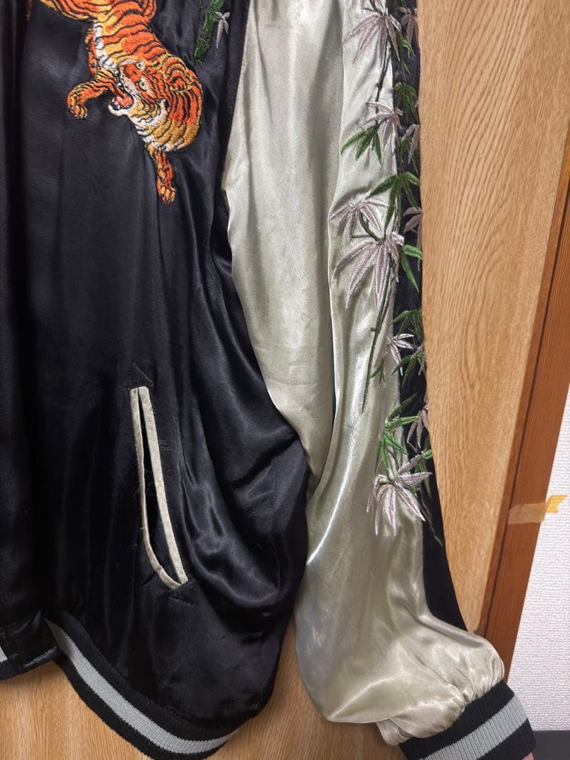 入手困難　サトリ スカジャン リバーシブル 虎 龍 和柄 刺繍 XL 黒 赤