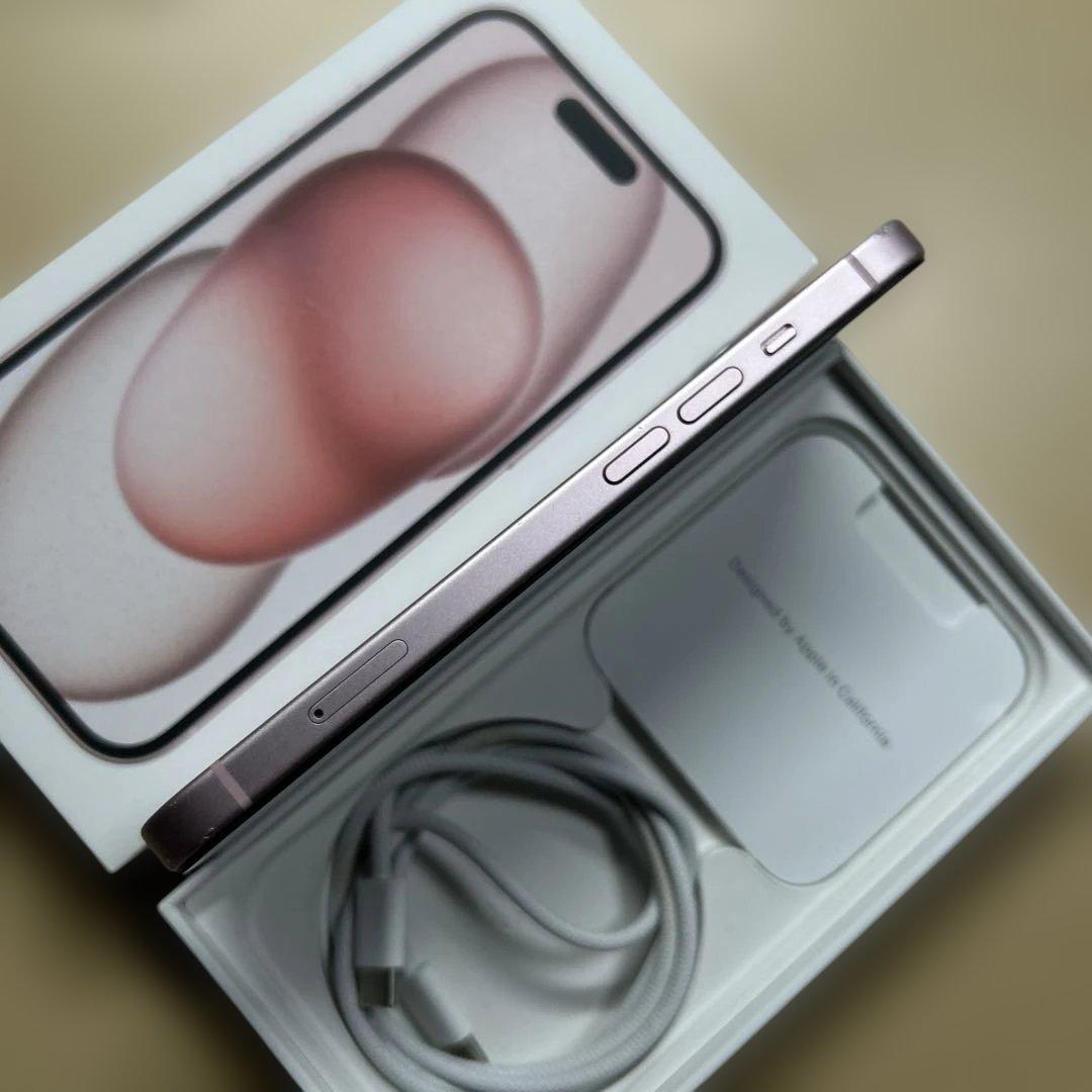 iPhone15 128GB SIMフリー　背面割れあり