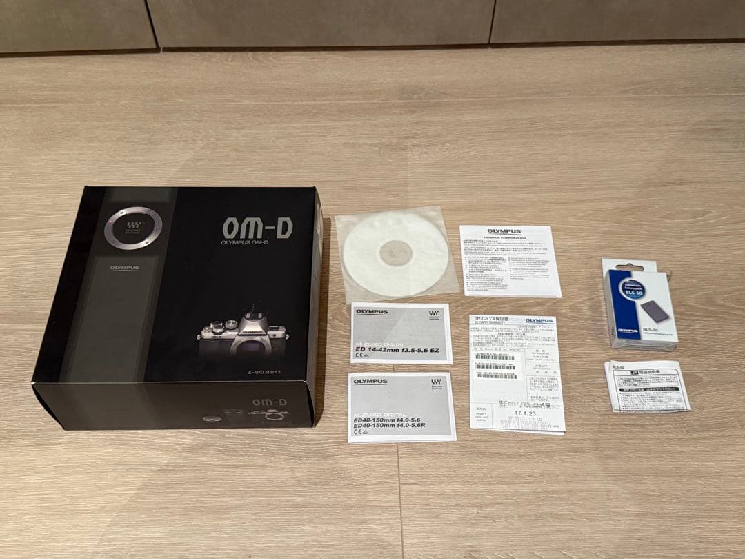 Olympus OM-D ミラーレスカメラ 【2レンズ付き】【箱付き】
