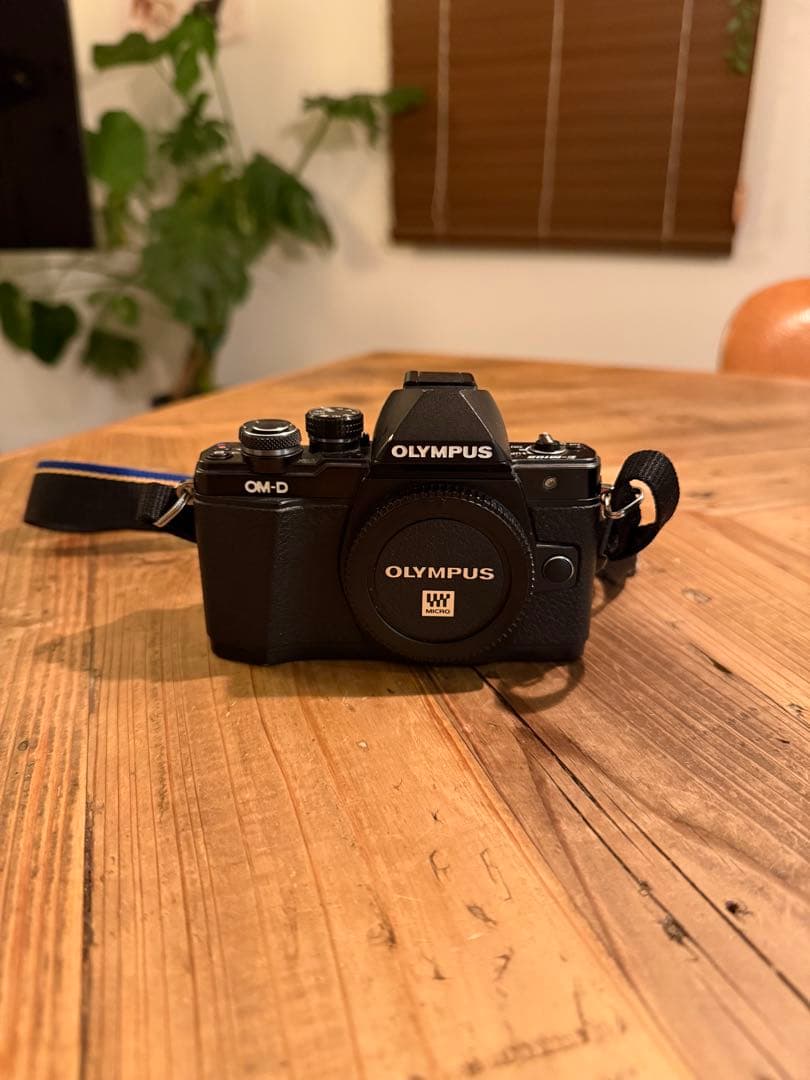 Olympus OM-D ミラーレスカメラ 【2レンズ付き】【箱付き】