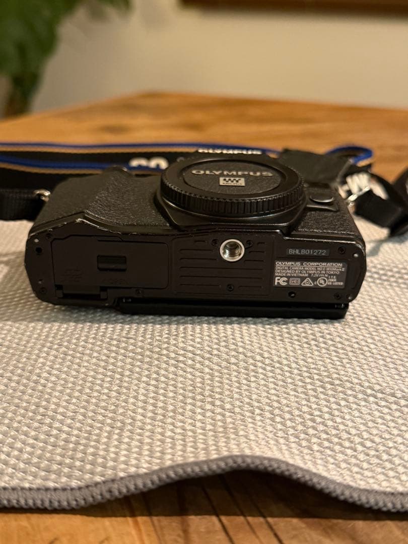 Olympus OM-D ミラーレスカメラ 【2レンズ付き】【箱付き】