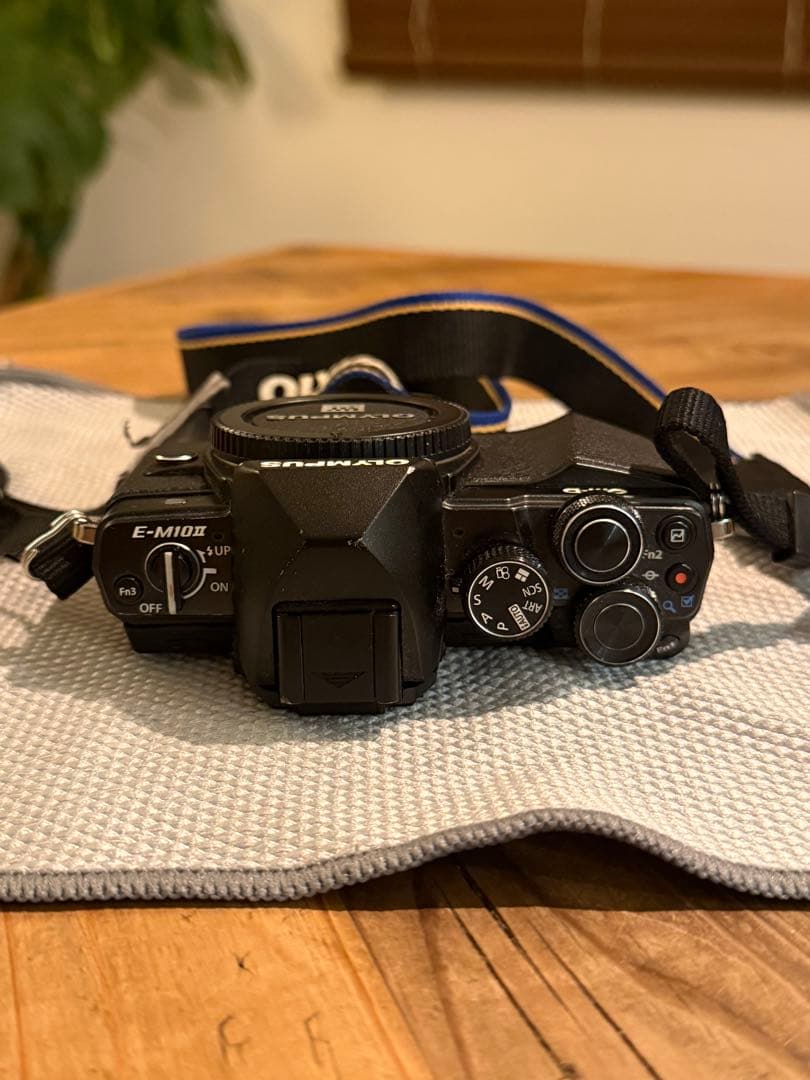 Olympus OM-D ミラーレスカメラ 【2レンズ付き】【箱付き】