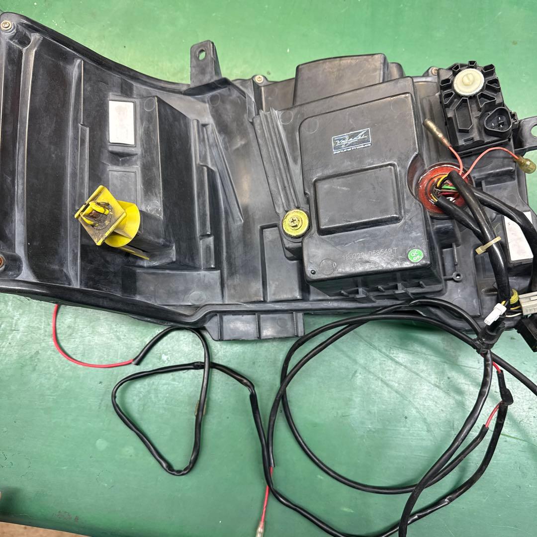 200系ハイエース ヴァレンティLEDヘッドライト