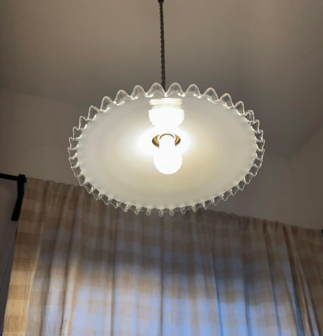 フランスアンティーク　ミルクガラスシェード　フリルシェード　ランプシェード