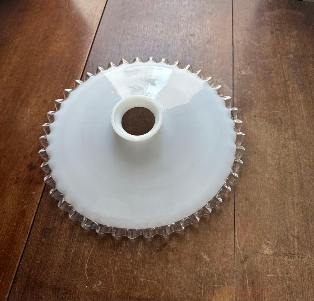 フランスアンティーク　ミルクガラスシェード　フリルシェード　ランプシェード