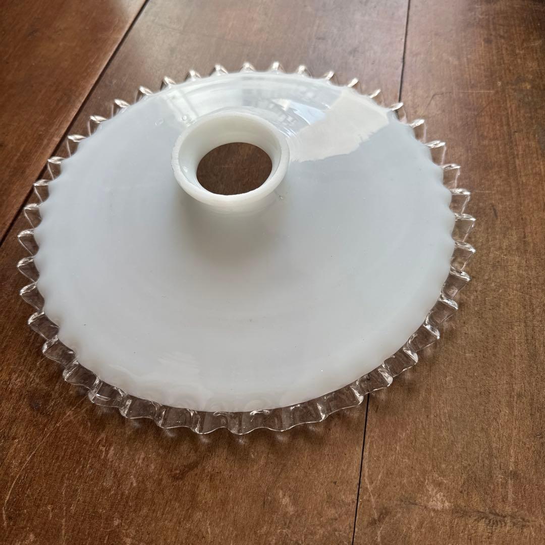 フランスアンティーク　ミルクガラスシェード　フリルシェード　ランプシェード