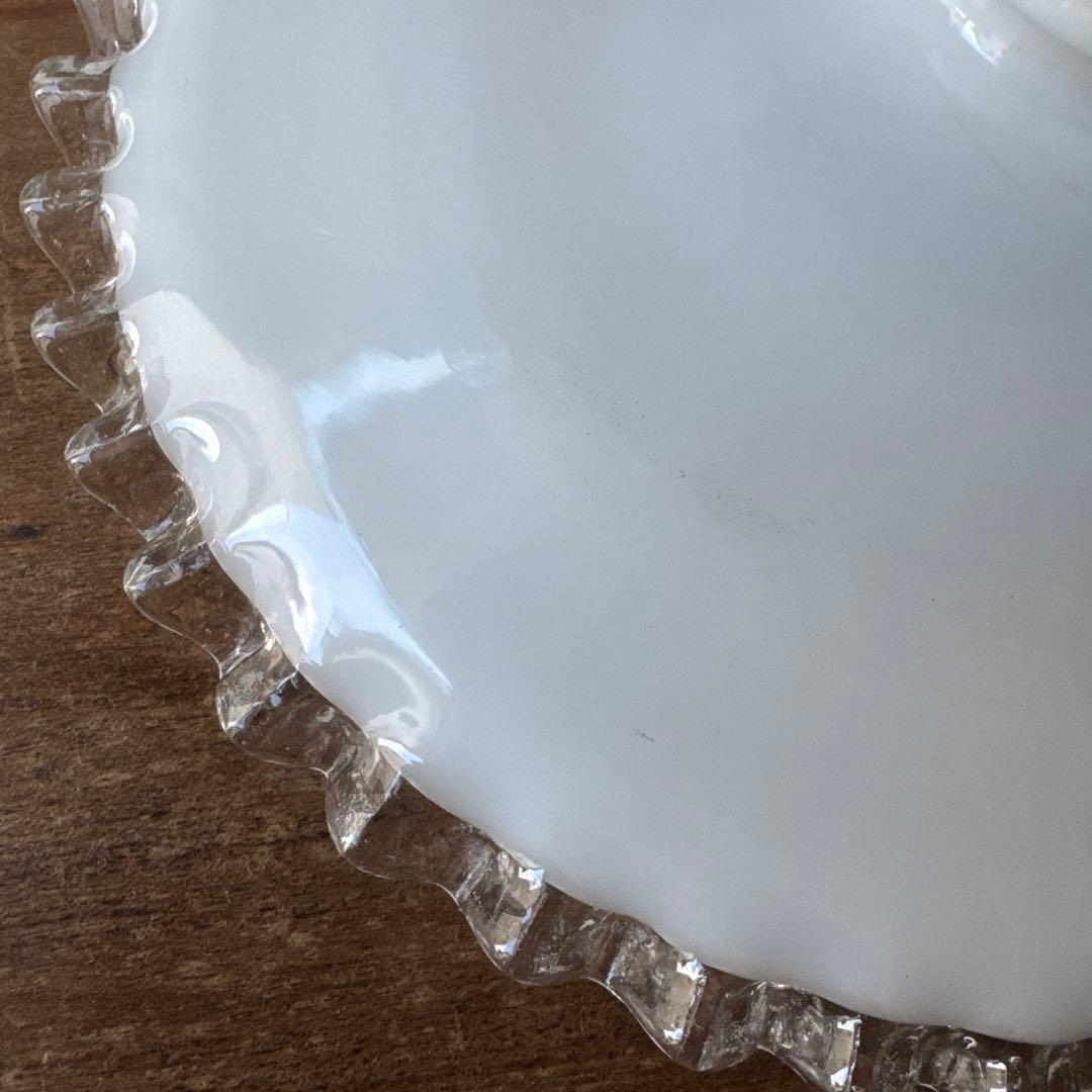 フランスアンティーク　ミルクガラスシェード　フリルシェード　ランプシェード