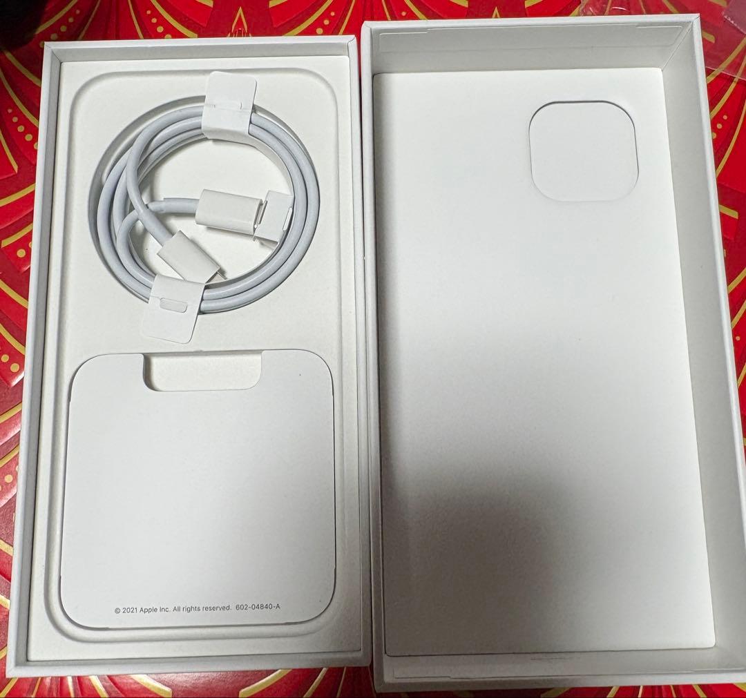 ジ*ン様 Apple iPhone 11 ホワイト 本体