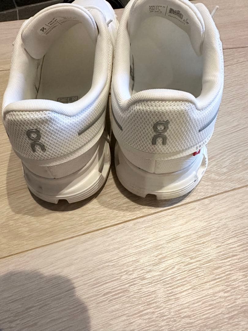 On ホワイト ランニングシューズ★ゴルフシューズ