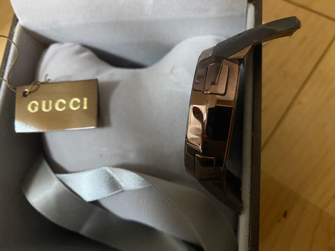GUCCI デジタルウォッチ(ベルト交換必要)