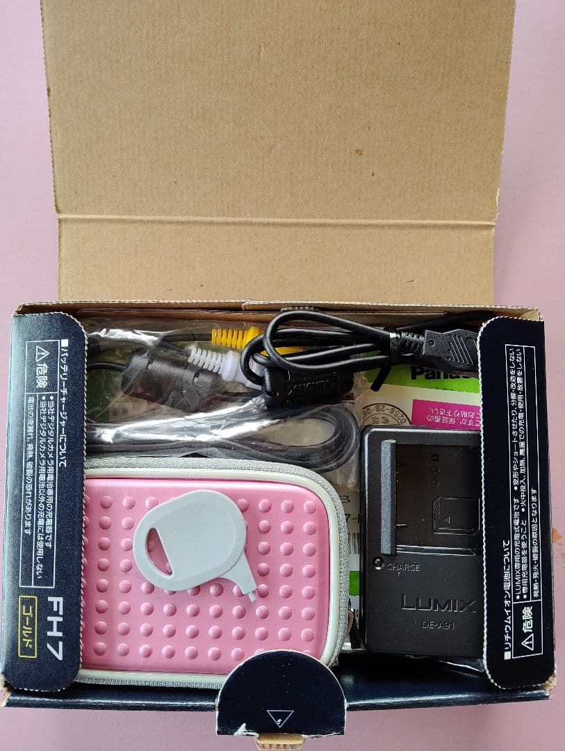 美品　Panasonic LUMIX FH7 デジカメゴールドセット　おまけ付き