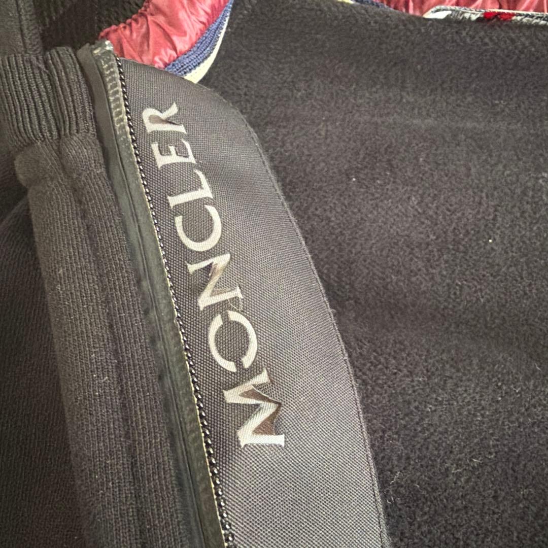 MONCLER ブラックパーカー フード付き