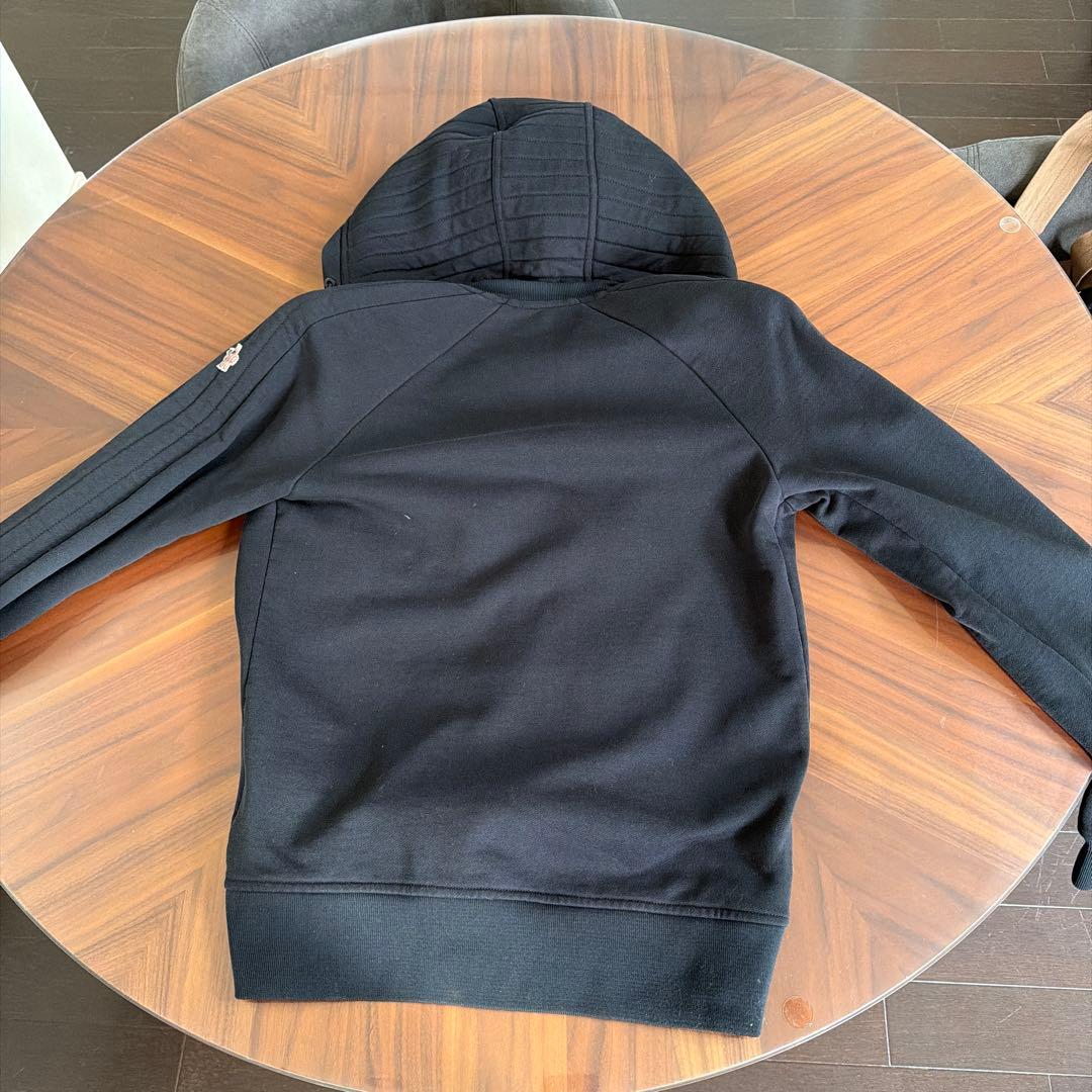 MONCLER ブラックパーカー フード付き