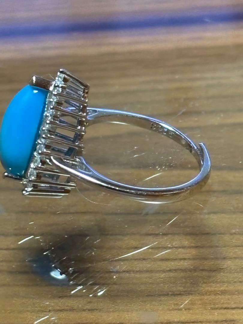 なかなか見つからない！貴重な天然石スリーティングビューティ、ターコイズ！リング