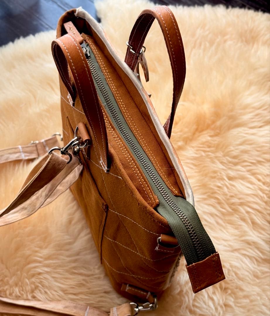 (手づくり)\"赤コントラスト ロンドンストリート\"リュックショルダーバッグ/刺繍