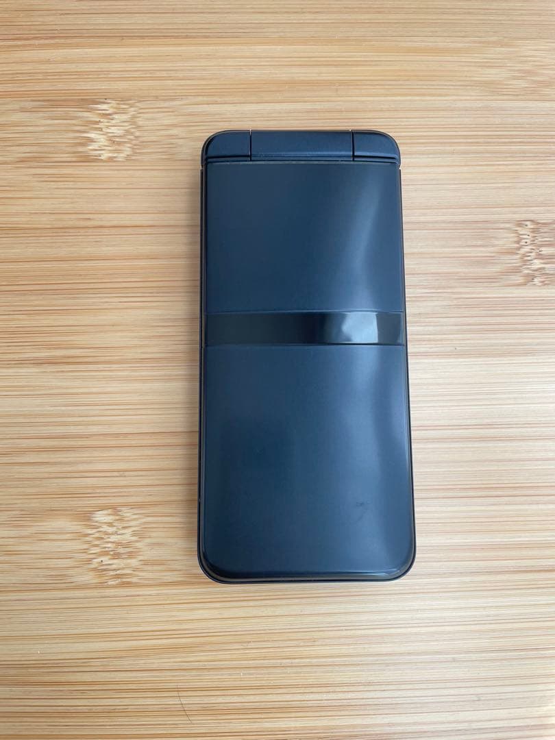 携帯電話　折りたたみ　DIGNO docomo 黒　ブラック