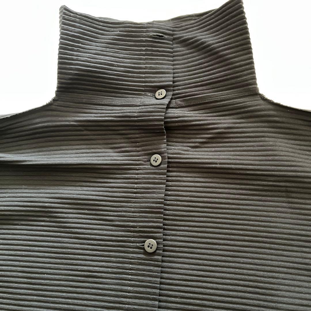 ISSEY MIYAKE me 黒タートルネックシャツ