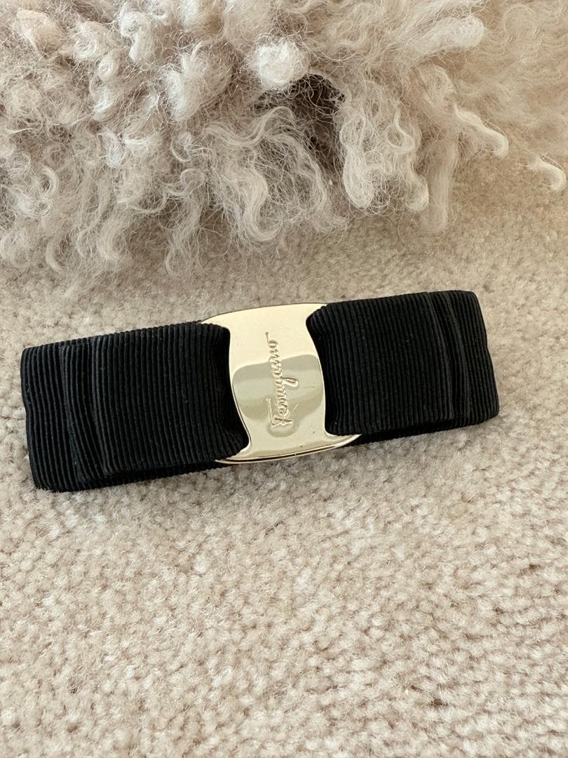 Ferragamoフェラガモ バレッタ ヴァラ ブラック ゴールド金具 リボン