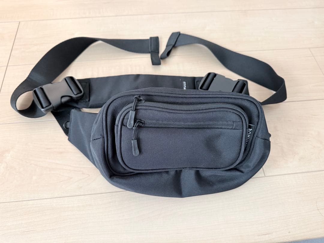 POMULU ヒップシート　ブラック