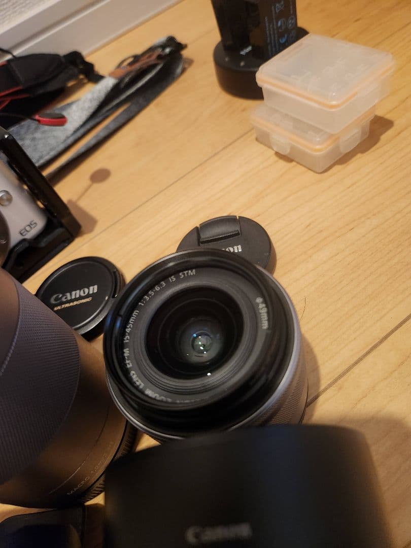 Canon EOS Kiss M レンズキット ホワイト EFアダプター付き