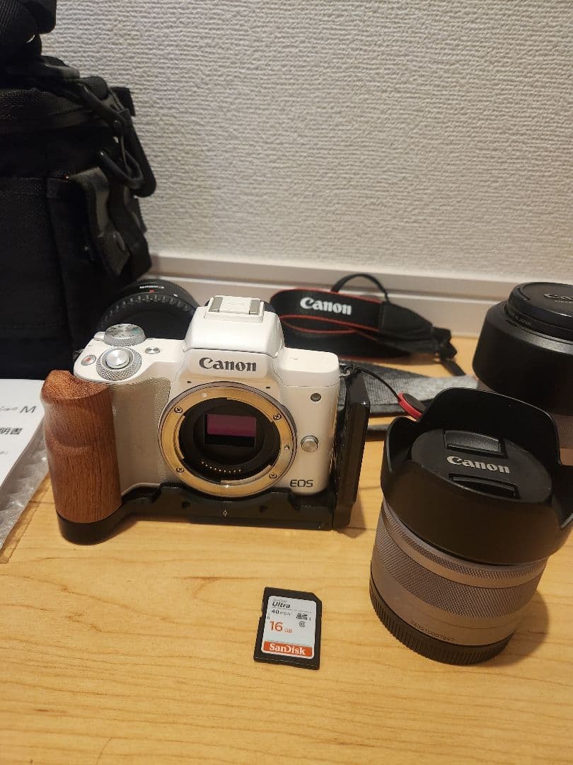 Canon EOS Kiss M レンズキット ホワイト EFアダプター付き