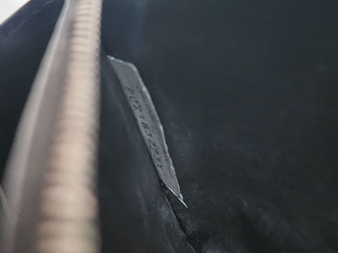 とても綺麗　長財布　カセット　ジップアラウンドウォレット 黒