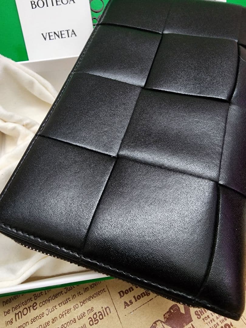 とても綺麗　長財布　カセット　ジップアラウンドウォレット 黒