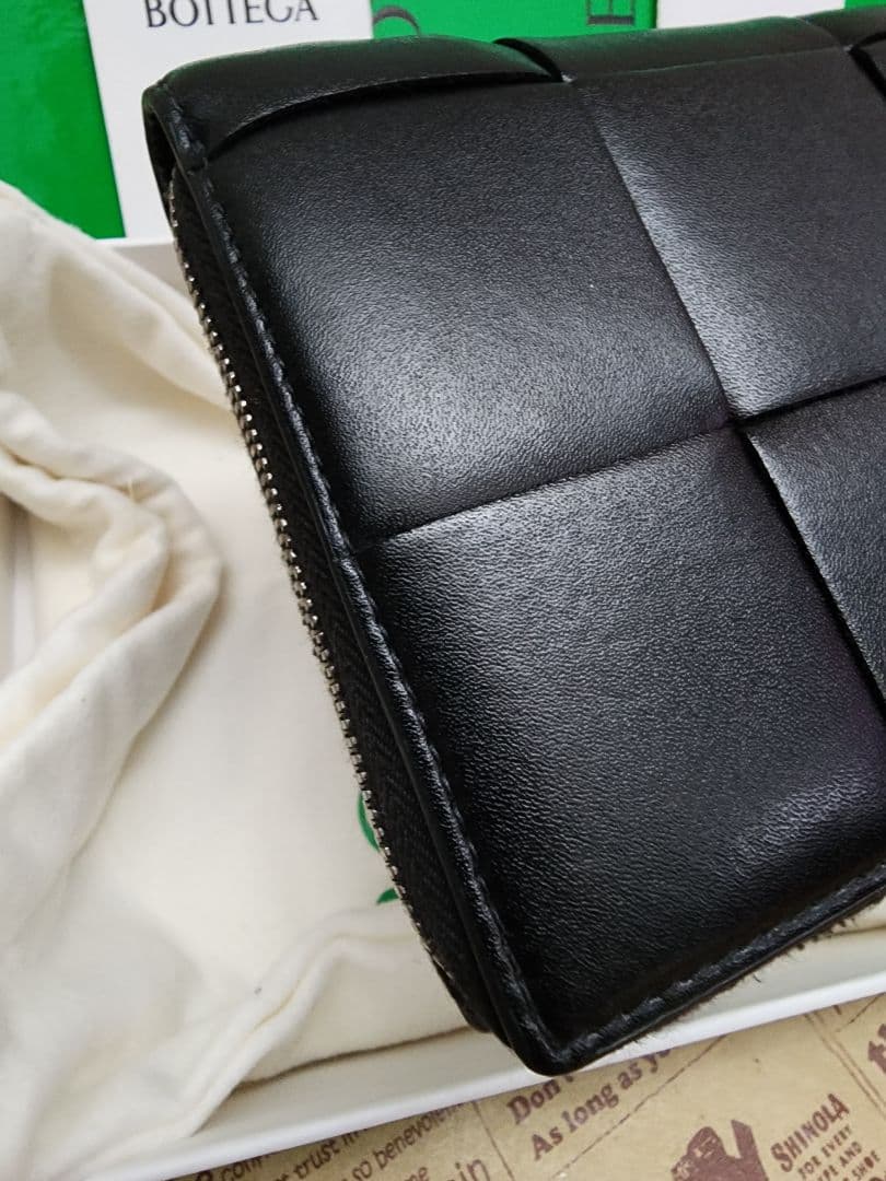 とても綺麗　長財布　カセット　ジップアラウンドウォレット 黒