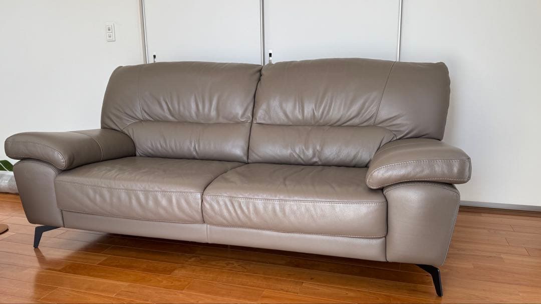 p*0様 フランスベッド　サコモディ　グレー レザーソファ モダンデザイン