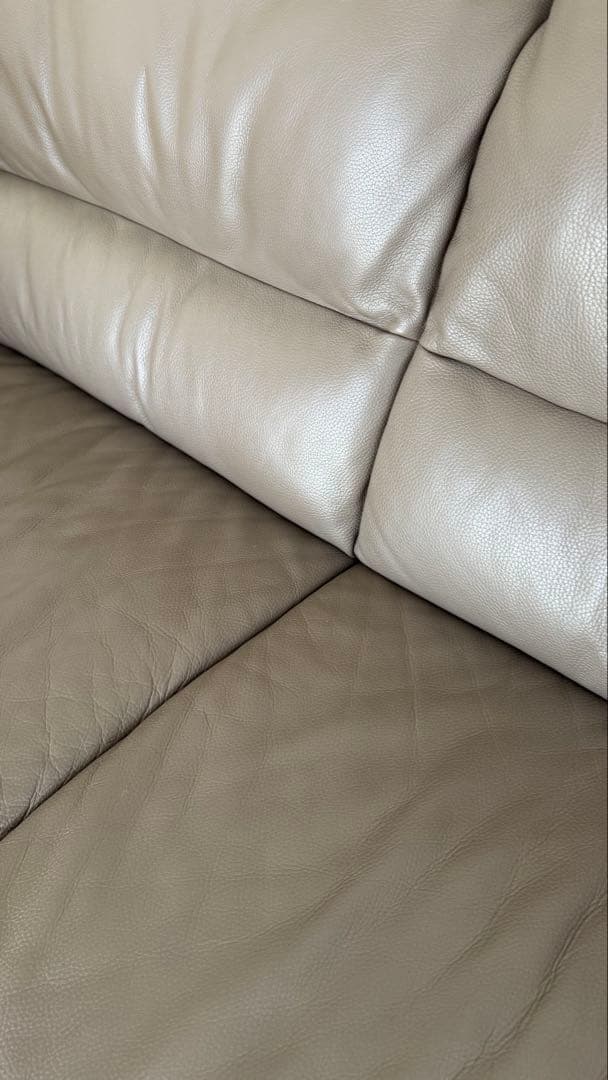 p*0様 フランスベッド　サコモディ　グレー レザーソファ モダンデザイン