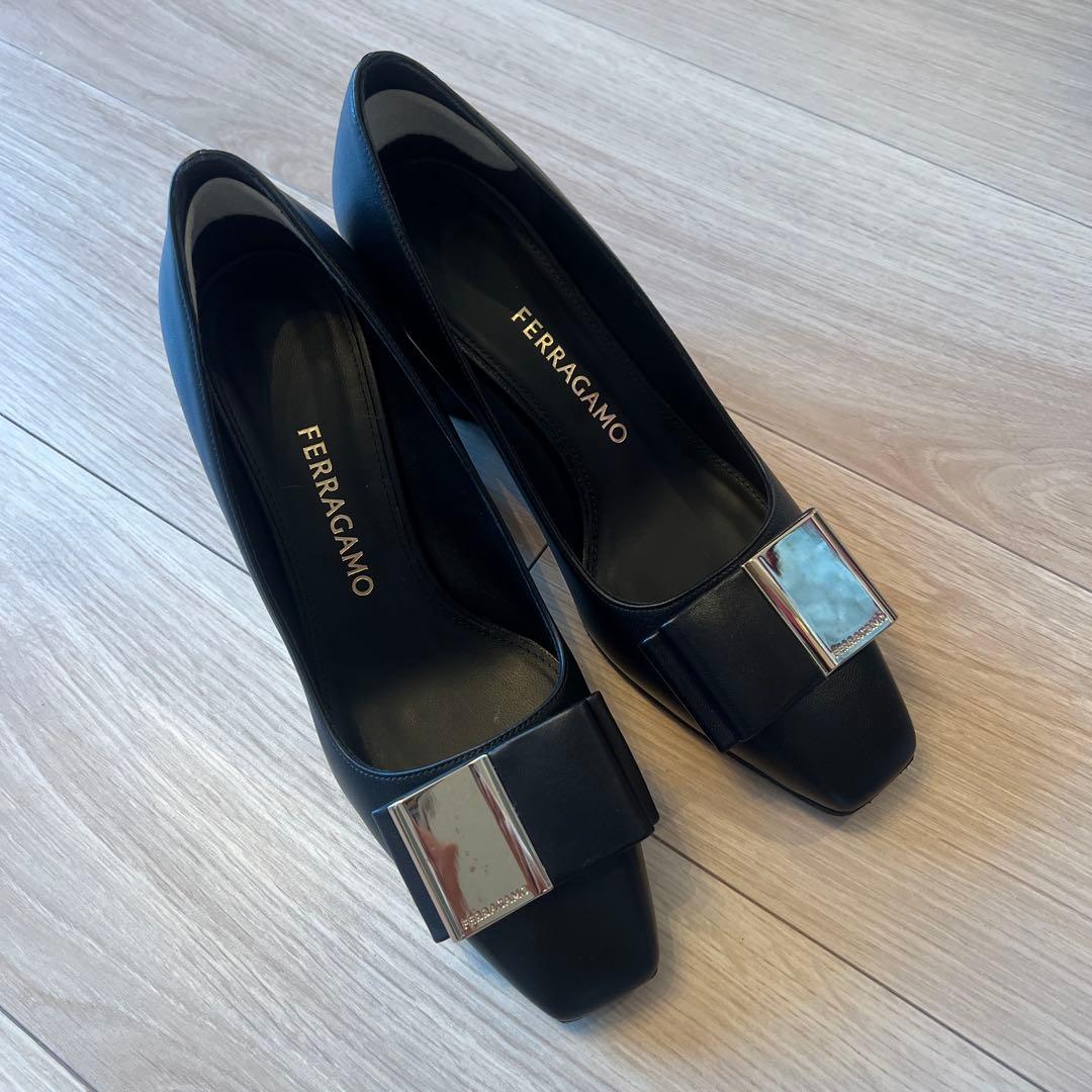 フェラガモ　パンプスLENA レナ ブラック リボン サイズ 7 24.5cm