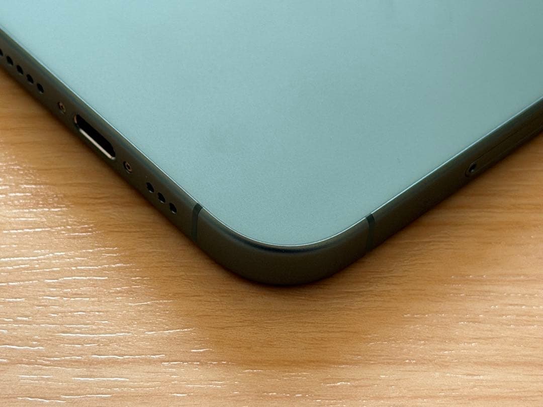 【極美品】Apple iPhone 16 ティール 256GB