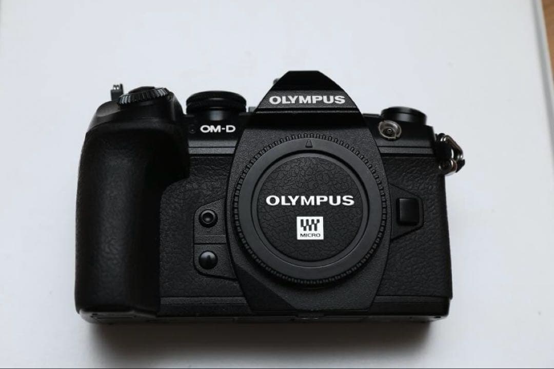 OLYMPUS E-M1 Mark II ミラーレス一眼カメラ 予備バッテリー付