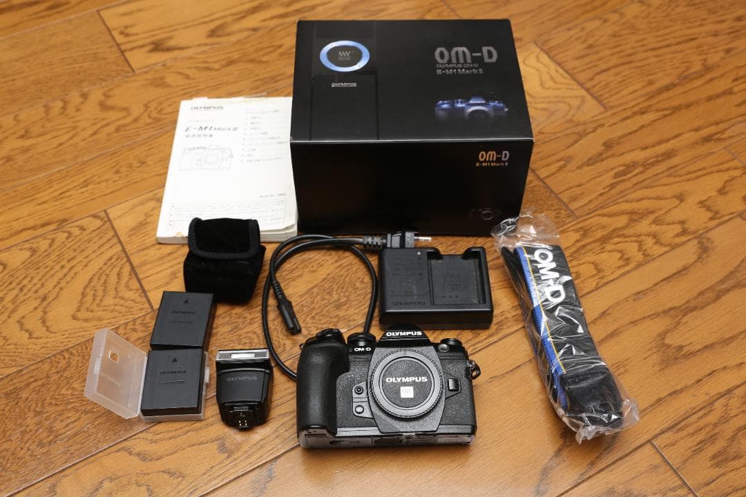 OLYMPUS E-M1 Mark II ミラーレス一眼カメラ 予備バッテリー付