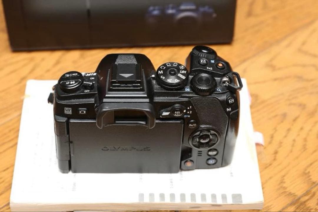 OLYMPUS E-M1 Mark II ミラーレス一眼カメラ 予備バッテリー付
