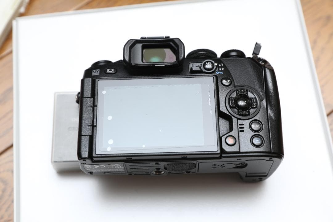 OLYMPUS E-M1 Mark II ミラーレス一眼カメラ 予備バッテリー付