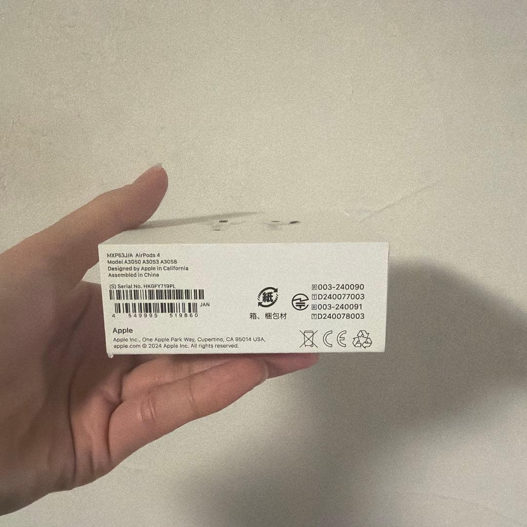 AirPods 4 本体 充電ケース付き ノイズキャンセリング非搭載