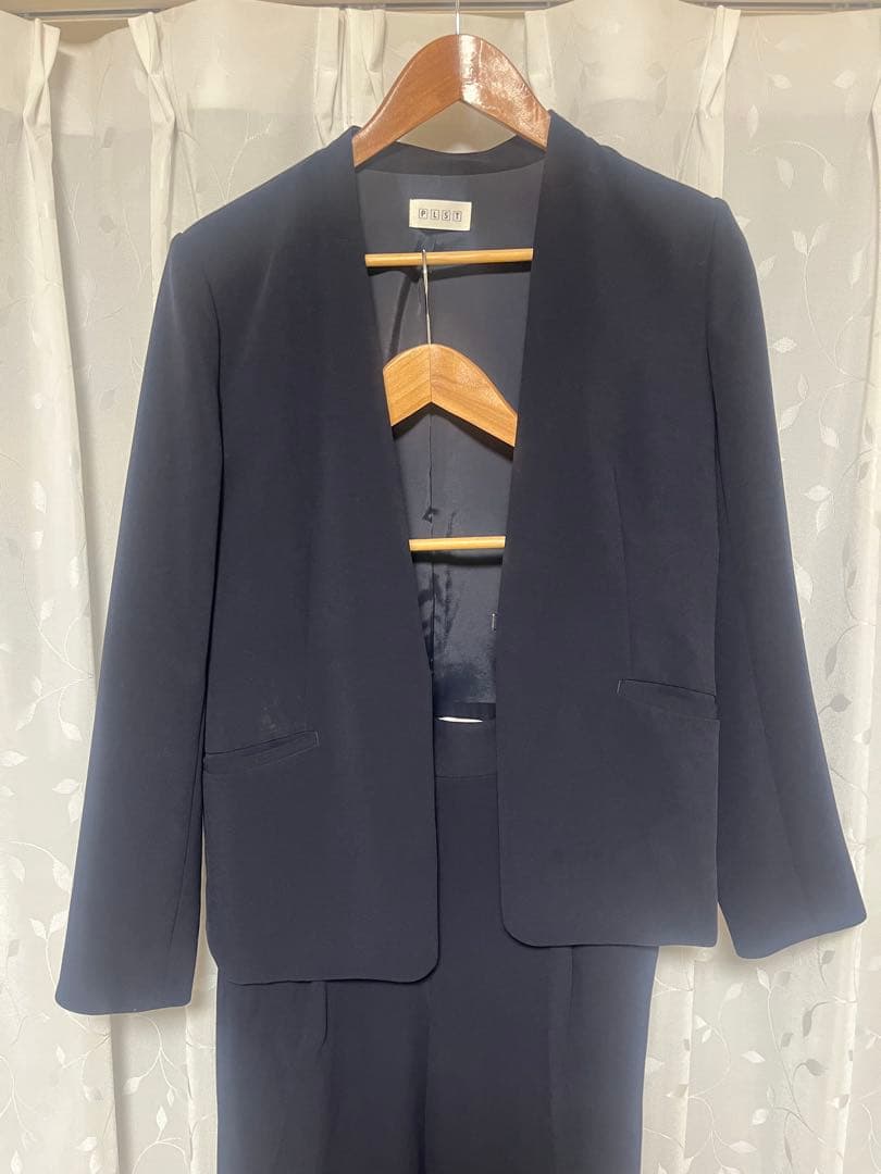プラステ　ネイビー Lサイズ パンツスーツ