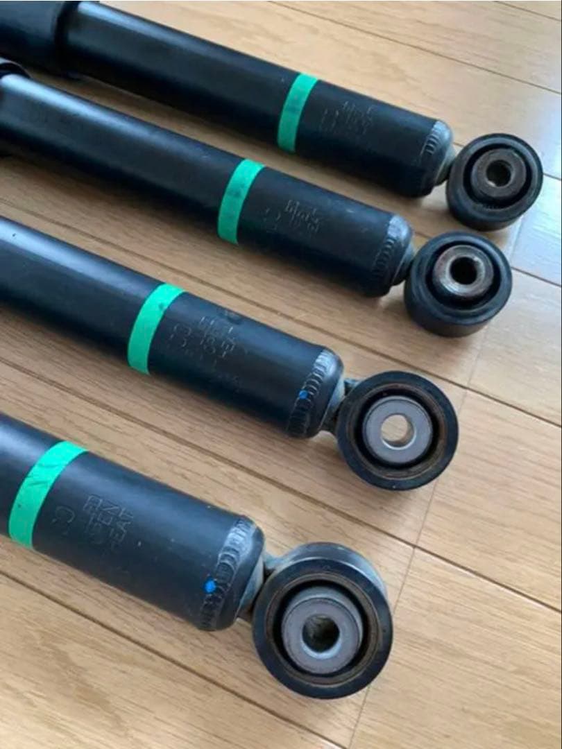 ジムニーシエラ　JB74 純正ショックアブソーバー　4本