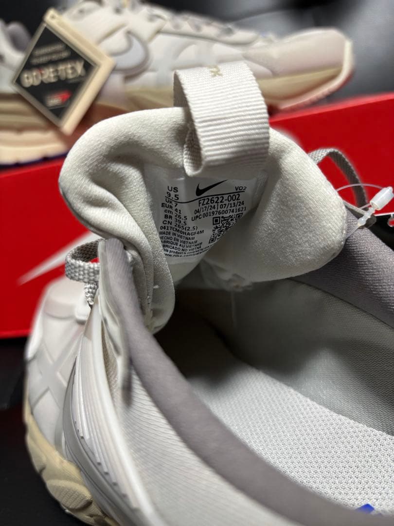 【新品】ナイキ V2K RUN ゴアテックス メンズ26 ウィメンズ26.5