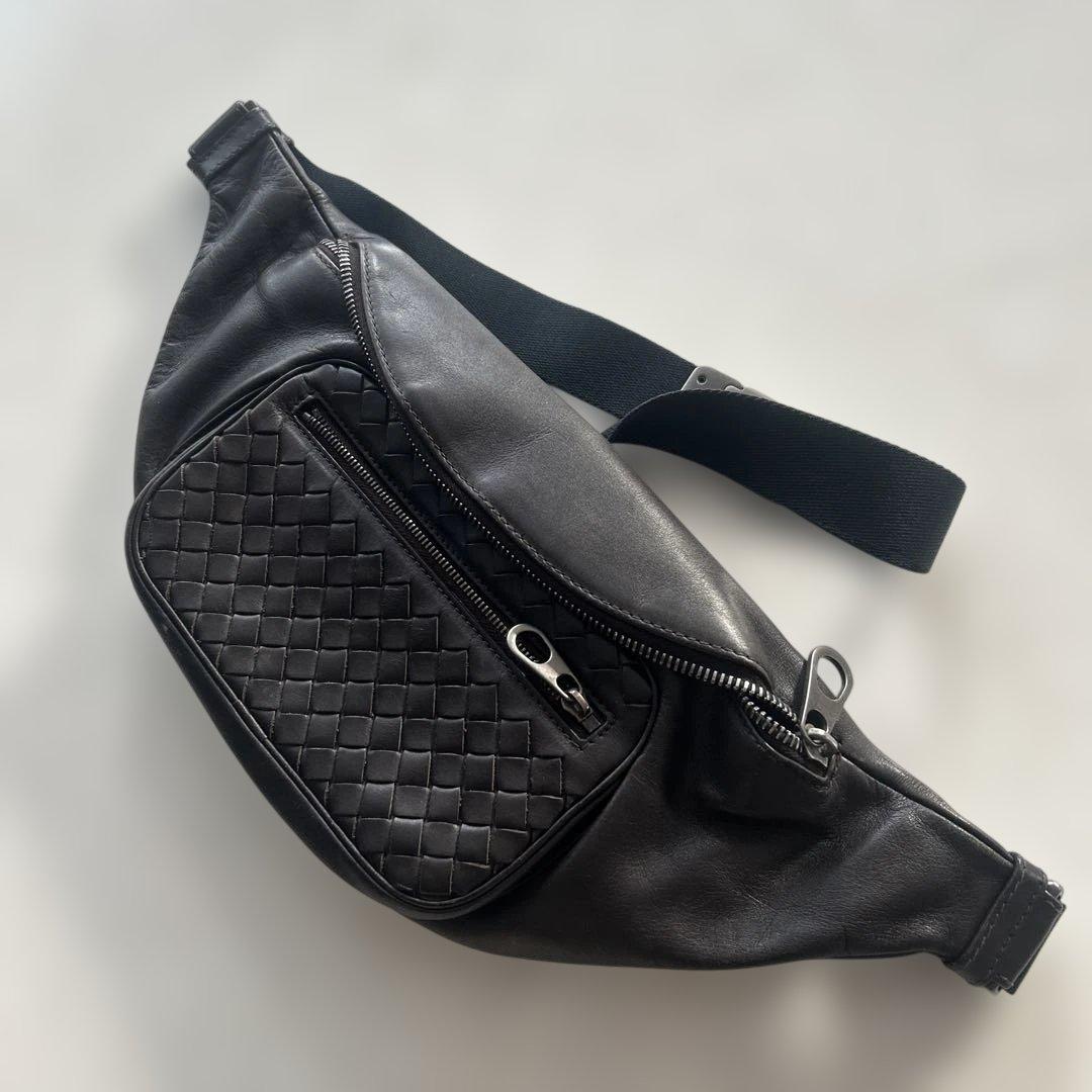 ポンチョです！！BOTTEGA VENETA ボディバッグ ダークブラウン