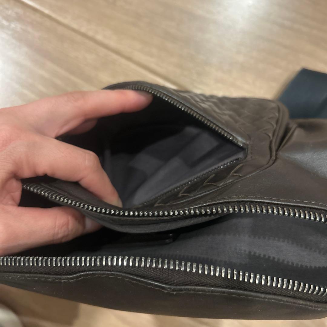 ポンチョです！！BOTTEGA VENETA ボディバッグ ダークブラウン