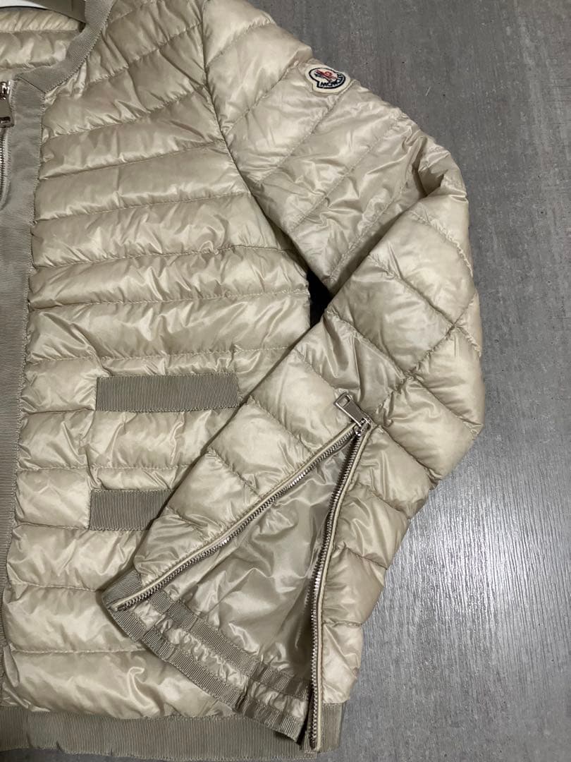Moncler モンクレール　リボンテープノーカラーライトダウンジャケット