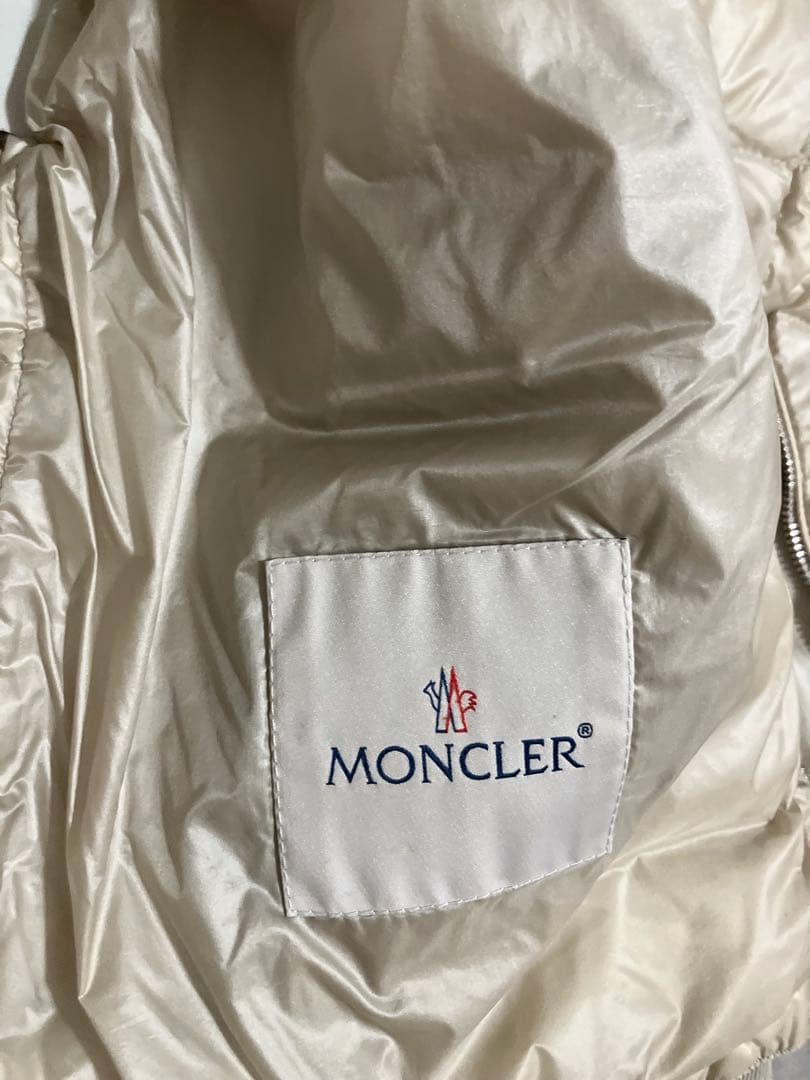 Moncler モンクレール　リボンテープノーカラーライトダウンジャケット
