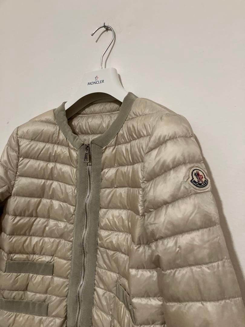 Moncler モンクレール　リボンテープノーカラーライトダウンジャケット