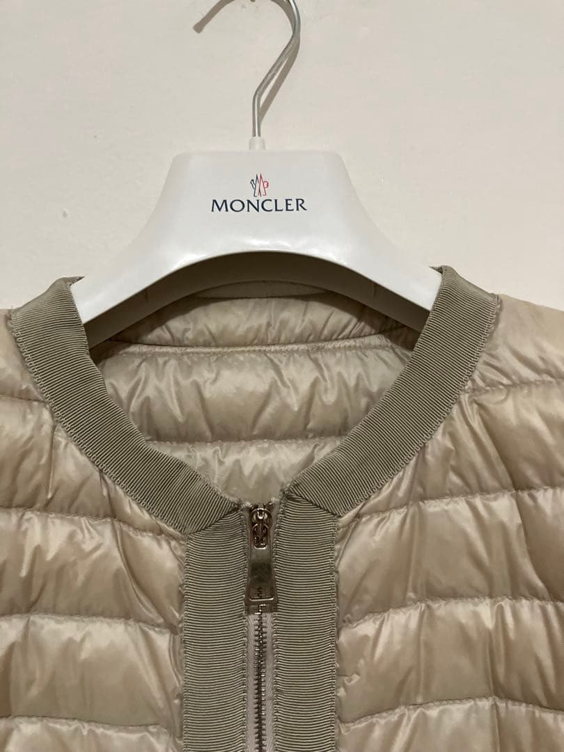 Moncler モンクレール　リボンテープノーカラーライトダウンジャケット