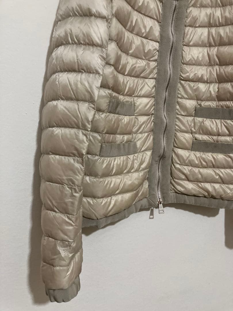 Moncler モンクレール　リボンテープノーカラーライトダウンジャケット